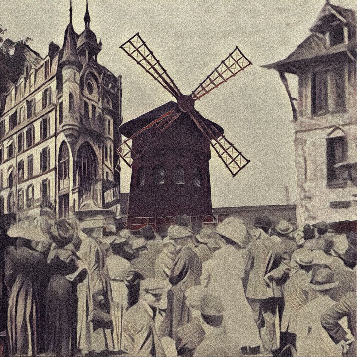 crowd at moulin rouge